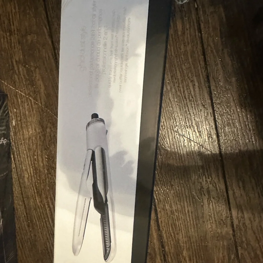 GHD - Picture 2 of 4